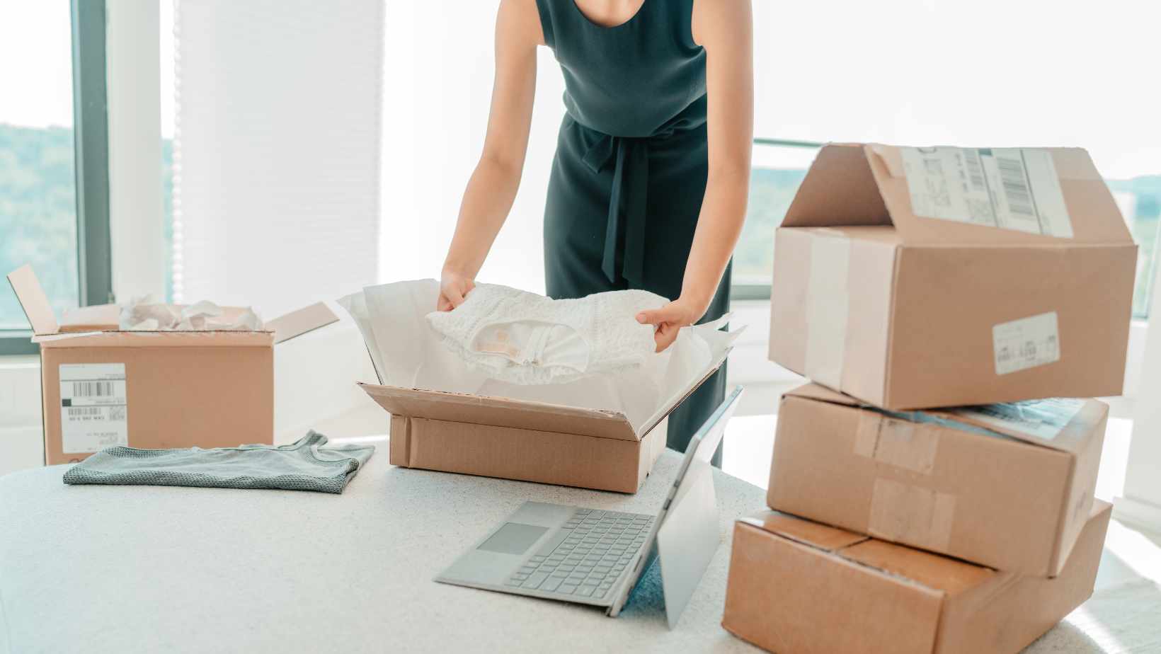 Can Your Shipping & Returns Policy Affect Conversion Rates? 4 Examples Show How
